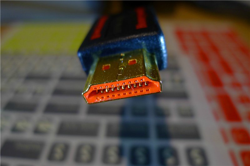 HDMI線，還衍生出來了miniHDMI和microHDMI。